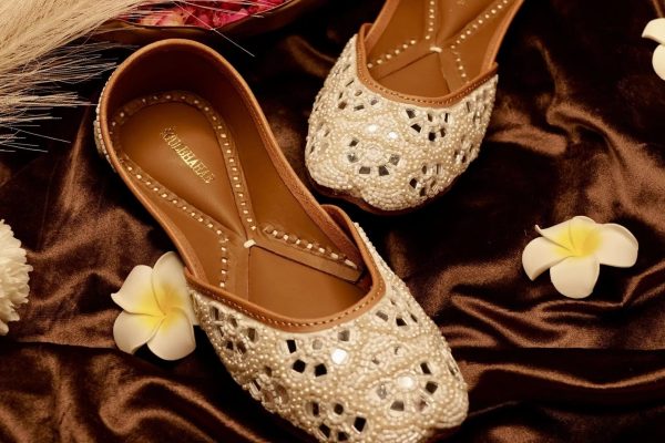 Are artisinal juttis from Gulbhahar robust enough for daily wear?