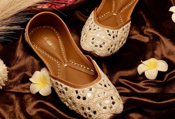 Are artisinal juttis from Gulbhahar robust enough for daily wear?