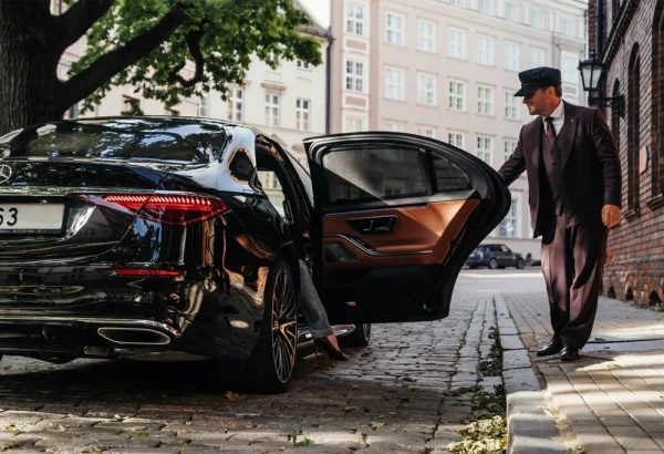 Self-Drive vs Chauffeur in Dubai: Which Option Is Right for You?