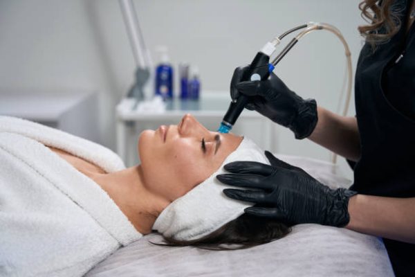 Relaxing HydraFacial Treatment in Dubai with Scalp Massage