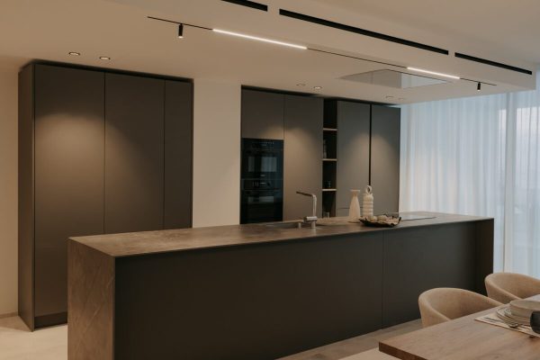 Innovación en la Instalación Iluminación Técnica para Oficinas y Comercios