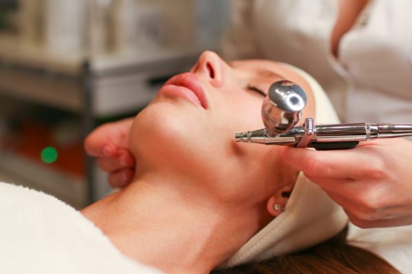 What Happens to Facial Skin During an Oxygen Facial Session?