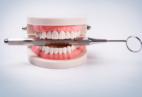 What Are the Benefits of Choosing Teeth Dentures Today?